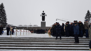 Торжественно-траурная церемония, посвященная 75-й годовщине полного освобождения Ленинграда от фашистской блокады на Пискаревском мемориальном кладбище